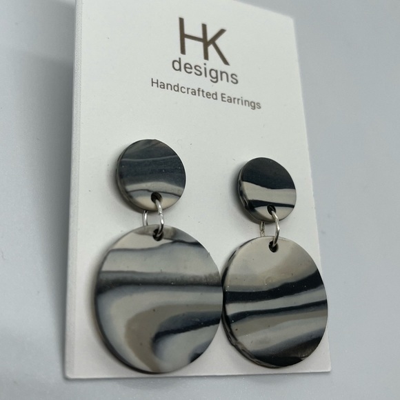 Round Marbled Handcrafted Earrings - Picture 2 of 6